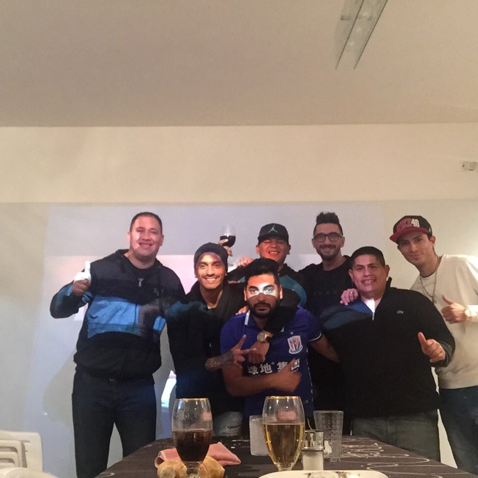 hoscky's tweet photo. Primer asado del 2017 de la banda @MaxiKilates @romansivori @los_plagass @boconciudadela https://t.co/3LLIgyyPPf