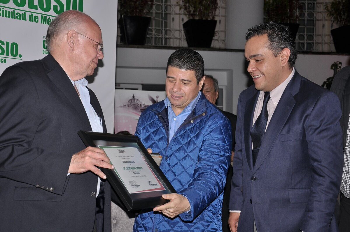 BetanzosOficial's tweet photo. Ejemplo de una gran carrera política y académica,además orgulloso priísta. Gracias doctor @JoseNarroR por compartir en #CaféColosioConNarro https://t.co/6xj2OwW1GO