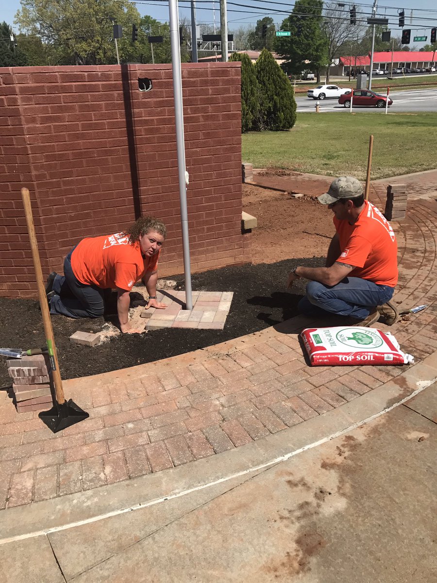 daniel_opene1's tweet photo. Thank you to District 88 team for an amazing day doing what we do best. Giving Back to our community. https://t.co/qwcmbl2JmO