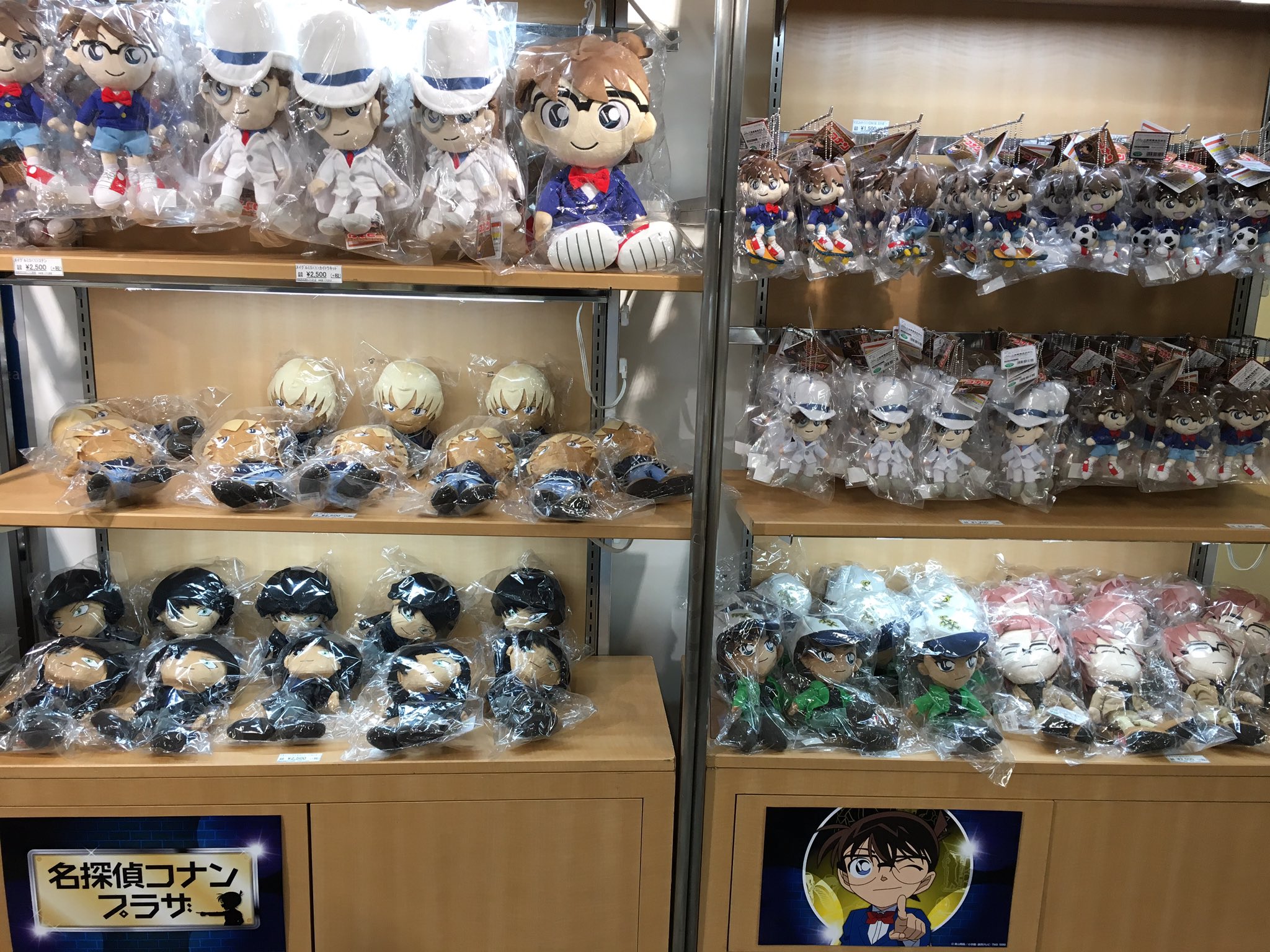 公式 名探偵コナンプラザ 大阪あべの会場 本日よりあべのハルカス2fイベントスペースにて営業しております 人気のぬいぐるみも入荷しております ぜひ会場にてご覧くださいませ 名探偵コナンプラザ あべのハルカス近鉄本店 名探偵コナン T