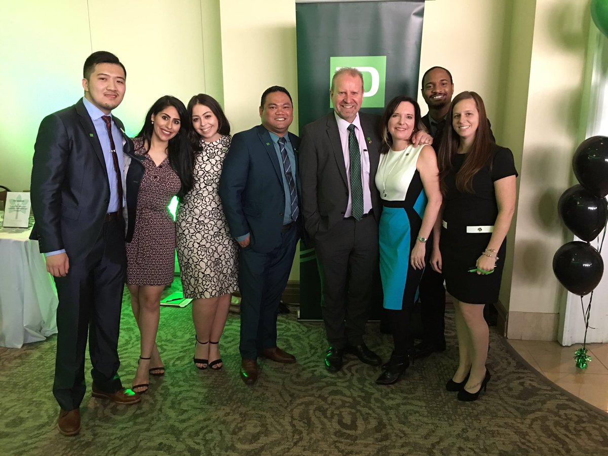 tufswimmer08's tweet photo. Great day at the Burlington job fair!  Thanks @tracy_sansom for bringing us! #tdrocks https://t.co/9ust2vfARR