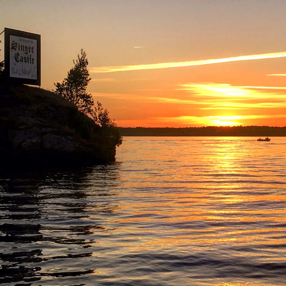 singer__castle's tweet photo. Mark you calendars! June 29 is our first ever Art Showcase complete with a #dinnercruise. Stay tuned for more info! #art #river #sunset https://t.co/TbmjRw460V