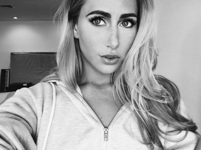 otw back to 'merica hiii https://t.co/SEN9Dk94ek<a href="/tag/fullyloadedtour"class="tags"><span>#fullyloadedtour</span></a>