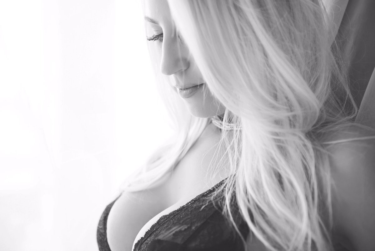 amorieboudoir's tweet photo. #boudoir #boudoirphotography #boudoirsession #lingerie #photoshoot #girlboss #beautifulwomen #amorieboudoir #amoriearts https://t.co/Yk5vpz8gD7