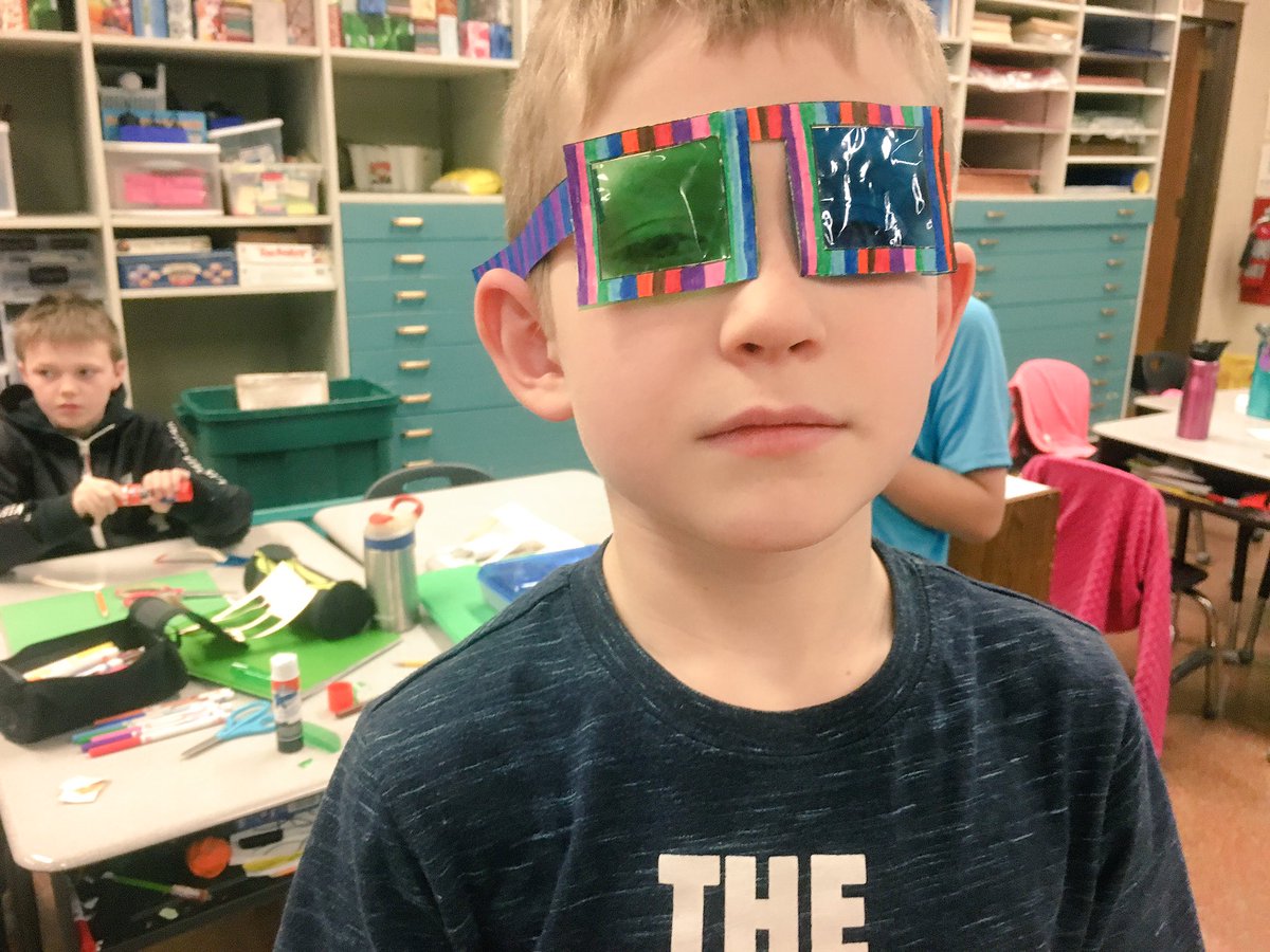 MsCarruthers5s's tweet image. Gr4 making translucent glasses &amp;amp; teacher/student photo op! #3and4C #wbfnews #gr4science #wecreate #eipsstudents #eips