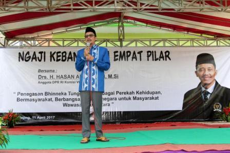 BromoFM's tweet photo. Hasan Sosialisasikan Empat Pilar Kebangsaan https://t.co/UnHlXW8CDi https://t.co/h3Bt1YQikx