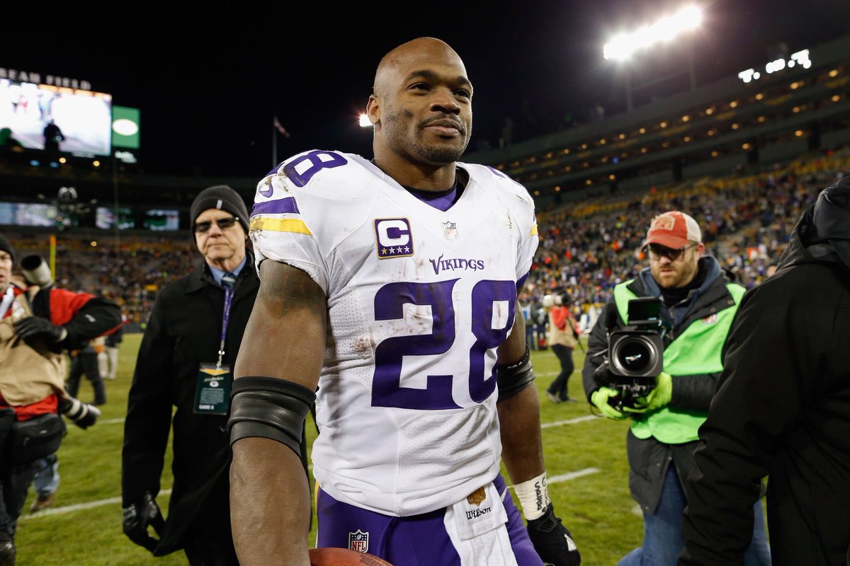FakeSportsCentr's tweet photo. BREAKING: Adrian Peterson signs 1 year, $10 million dollar deal with United Airlines. https://t.co/suAYmtR8xg