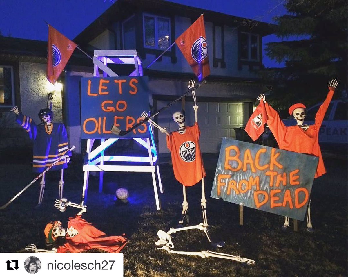 Seriously, my bff has the best yard decor. <a href="/EdmontonOilers/">Edmonton Oilers</a> #Oilers #NHLPLAYOFFS #yeg #orangecrush