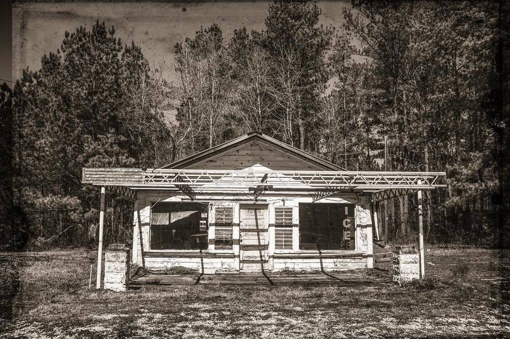 doncolin1952's tweet photo. ICE Abandoned Country Store
Hwy 106
Butler County Alabama 2016
https://t.co/DqRykkTVCD
#store #stores #oldstores… https://t.co/p3dXRU5vkz https://t.co/r6mUAHS6F7