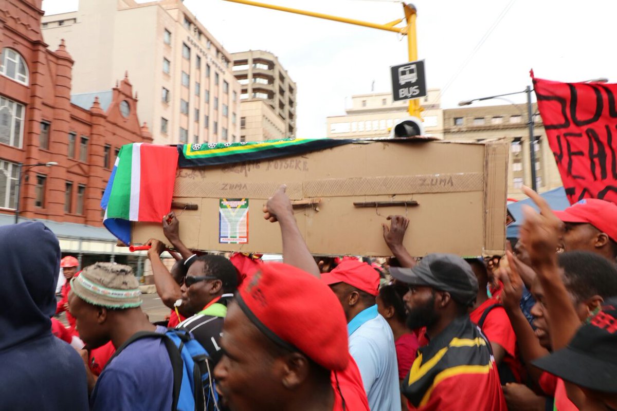 Sowetan1981's tweet photo. PHOTOS: Zuma’s ‘coffin’ trotted out as thousands pour into Church Square https://t.co/DQQqTMwf7r  #NationalDayofAction https://t.co/11LP8Q3gxC