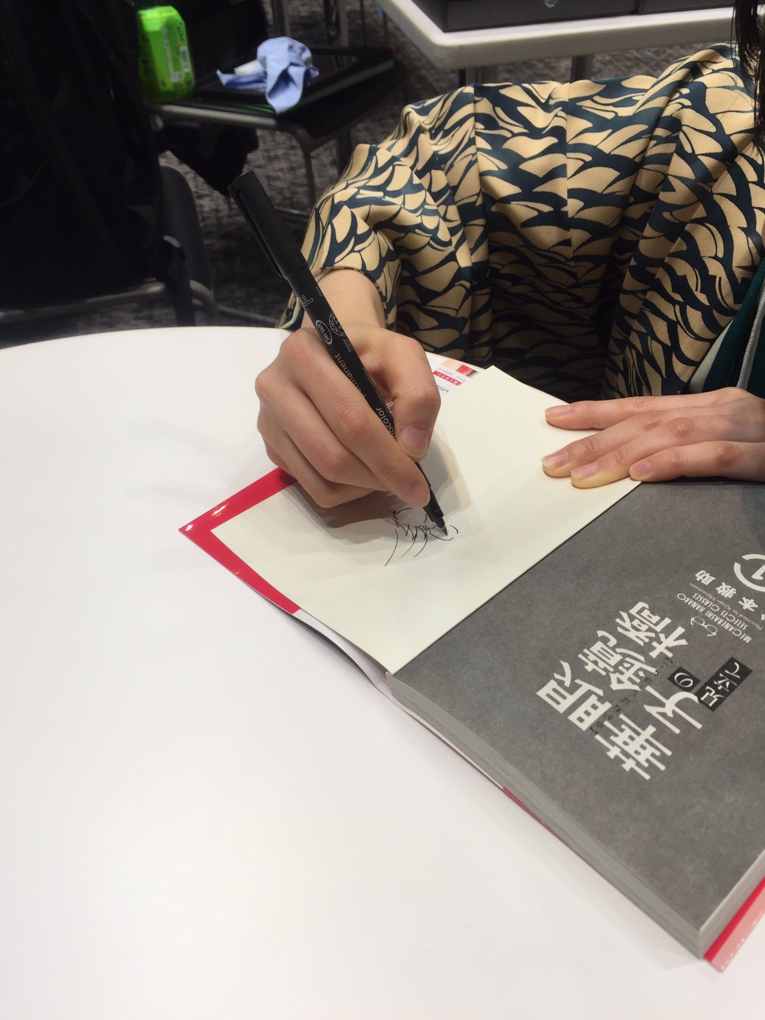 Design 変な メーカー No Twitter 眼鏡橋華子の見立て の作家 松本救助先生が遊びに 名前華子さんとサインを描いて頂きました 眼鏡橋華子の見立て 松本救助先生 Design めがね Design 変な メーカー No Twitter 眼鏡橋華子の見立て の作家 松本救助先生が遊びに 名前華子さんとサインを描いて頂きました 眼鏡橋華子の見立て 松本救助先生 Design めがね
