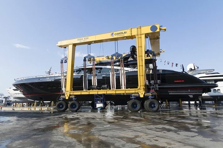 crew_locate's tweet photo. New Mangusta 165, the return of the Black Legend! https://t.co/ub0WMgFbpv