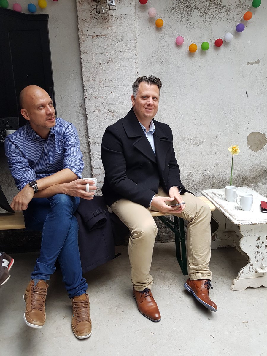 D66DenHaag's tweet photo. Op werkbezoek bij @Emmashof met #GR070, @duurzaam_dh en @GroeneRegentes. Mooi stuk groen Den Haag als resultaat van Haagse kracht! https://t.co/DUdinLmEwf