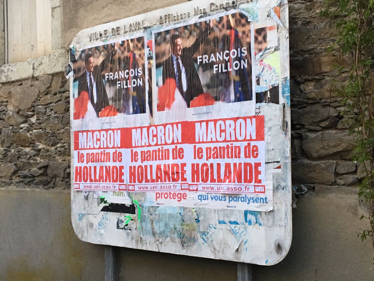 Fillon53's tweet photo. Les @JeunesFillon_53 mobilisés sur le terrain en #Mayenne pour @FrancoisFillon ! #Fillon2017 #FillonMayenne https://t.co/cvMJeODP1x