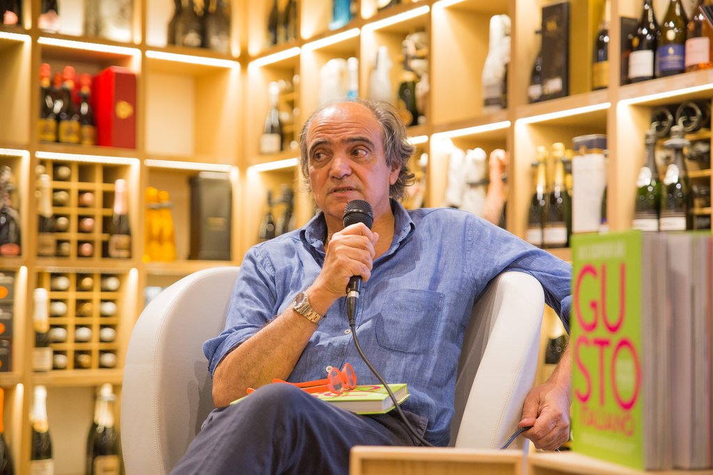 #Ferrowine ospita Davide Paolini, noto come @ilgastronauta, che presenterà la nuova edizione di Gourmandia. Venerdì 21 Aprile,vi aspettiamo!