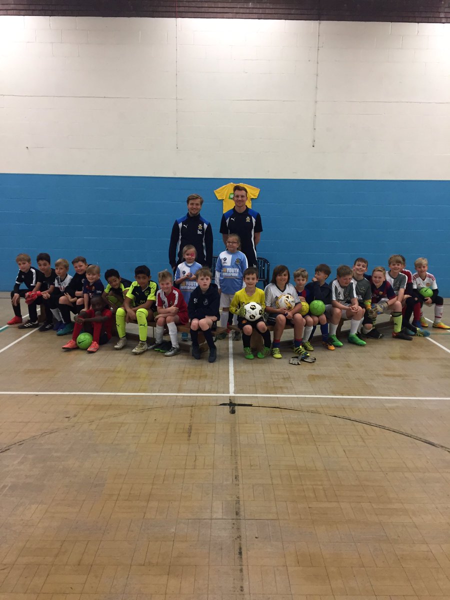 CUCoachCharlieR's tweet photo. Player visits this morning at Melbourn SS💥Big thank you to @LukeDBerry and @markroberts83 for coming to see us this morning⚽️ @CambridgeUYD https://t.co/oLaDjn25PH