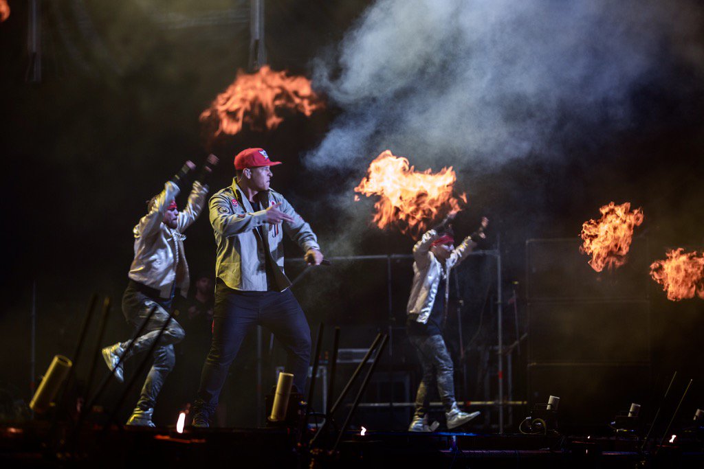 daddy_yankee's tweet photo. El Fuego Del Caribe en acción! #buenosaires 🔥🔥🔥🔥🔥🔥🔥🔥🔥🔥 https://t.co/jFDFtLN3wC