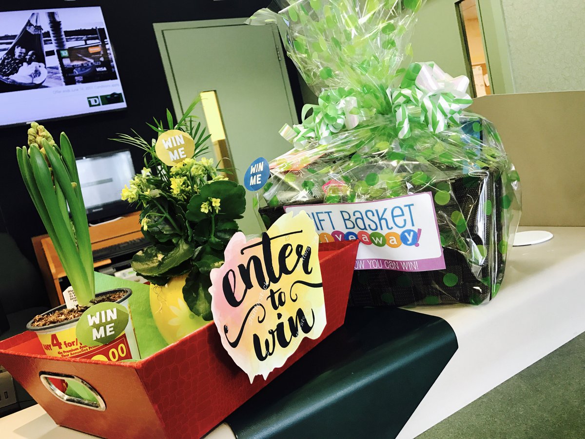 amanpreet01's tweet photo. Rocking the #fef at #0238 dream team giving away the basket to environment lovers 💫💎 @mariam_safdary @JDerrick_TD @Cailin_Fi @adrianfungTD https://t.co/BAOsn9iR2F