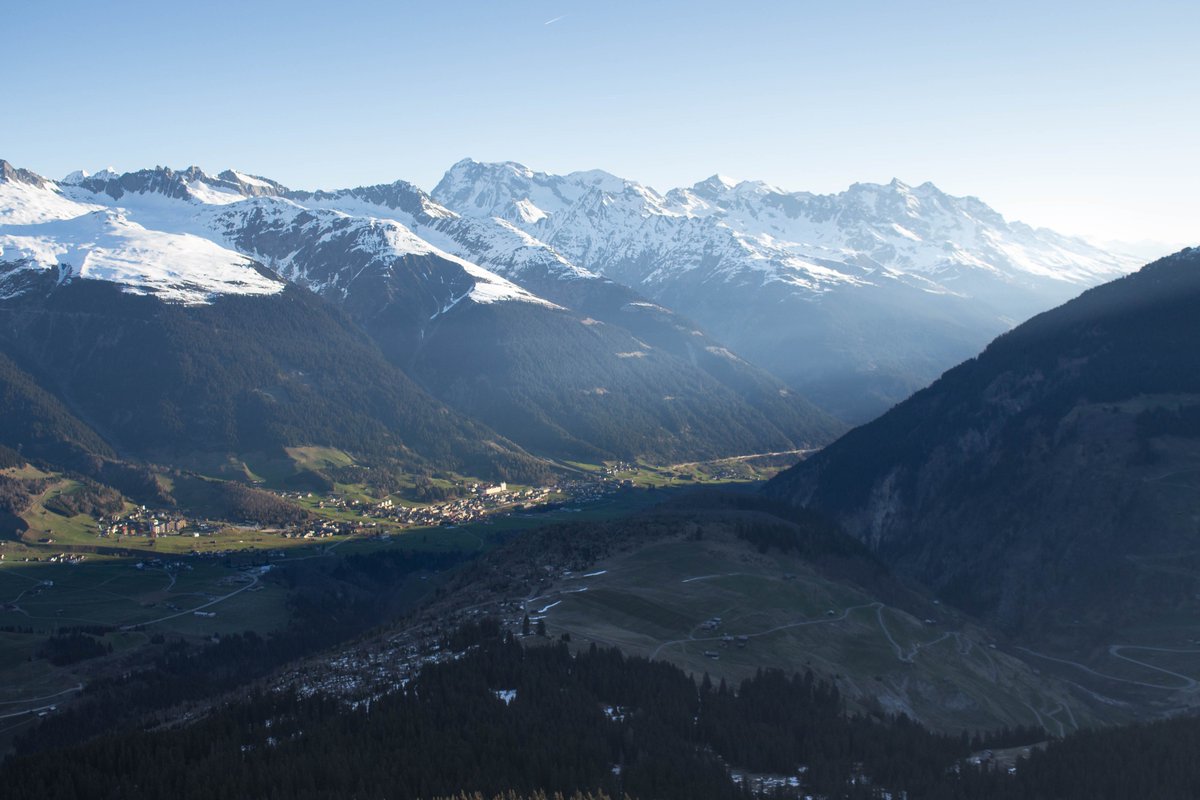 vivadisentis's tweet photo. #Sonnenaufgang in @disentis einmal aus anderer #Perspektive: Blick vom #Pazzola auf das Tal. @SurselvaTourism @Graubunden alpine.xplorers https://t.co/YMlKhBjheP