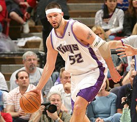 Happy birthday to Brad Miller, 41 years old today !  