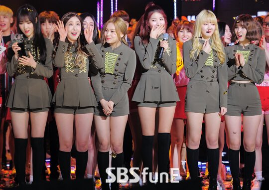 littleeunha530's tweet photo. [📷] ยอจาชินกู : 170411 THE SHOW #여자친구 #GFRIEND #Fingertip2ndWin https://t.co/JKL8PwdocI