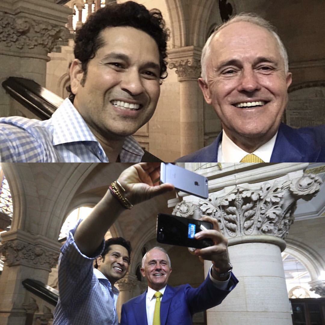 TurnbullMalcolm's tweet photo. Selfies in stereo with the little master @sachin_rt https://t.co/IYGA0MiBuw