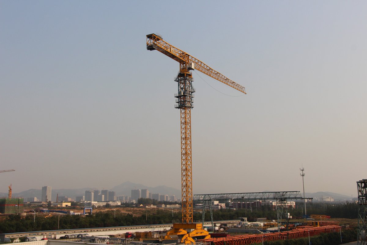 EEEpvtltd's tweet photo. Everest talks fuel economy in #crane #technology #towercranes #construction #constructionequipments #JMCprojects https://t.co/uu7WxYl7Ga https://t.co/rz8PJk1aQQ