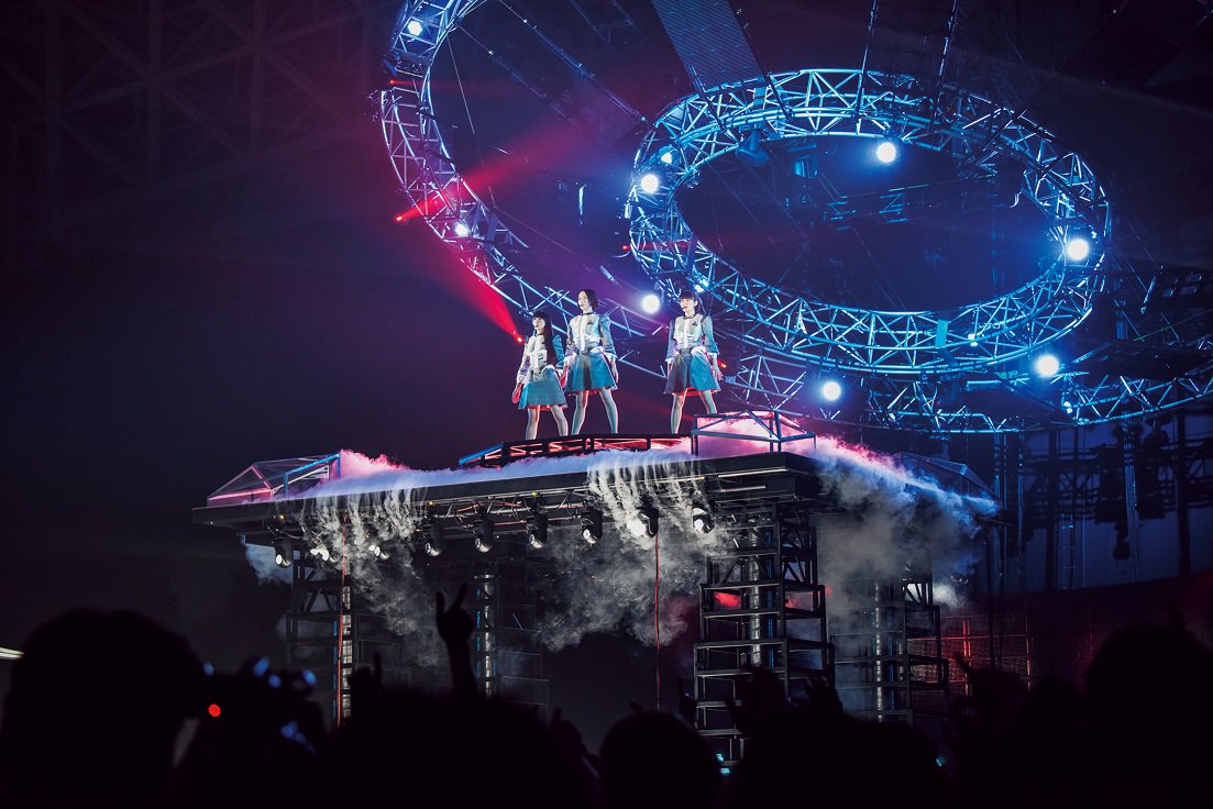 Perfume 6th Tour 2016「COSMIC EXPLORER」が、4/17付のオリコン総合ミュージック映像ランキングでウィークリーチャート1位となりました！
全力で挑んだツアーを皆さんに観て頂けて本当に嬉しいです！ありがとうございます！#prfm