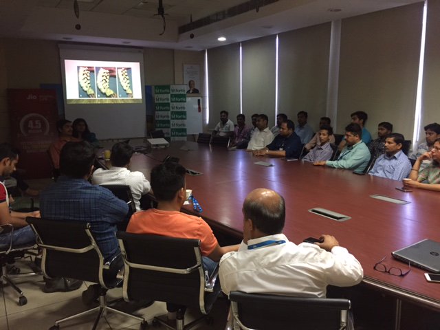 YogicNeurosurgn's tweet image. #worldhealthday2017 @reliancejio #photos of the #lectureinprogress on #healthyspine and #slowdown to prevent #Traumatic #brain #Injury ✌️