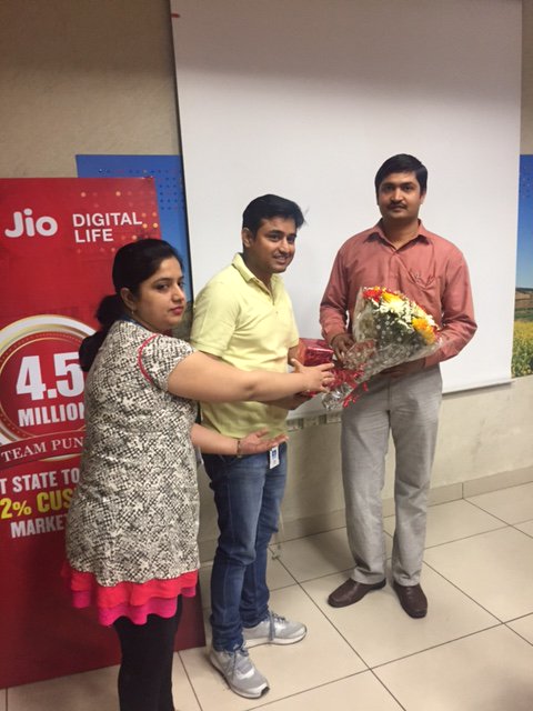 YogicNeurosurgn's tweet image. #worldhealthday2017 @reliancejio #photos of the #lectureinprogress on #healthyspine and #slowdown to prevent #Traumatic #brain #Injury ✌️