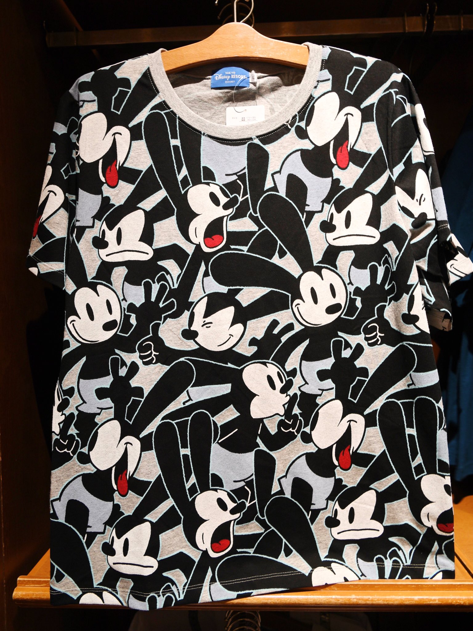 Mezzomikiのディズニーブログ かわいいオズワルドの総柄tシャツ発売中 T Co Wogjyhsr4s T Co Wesdjufbas Twitter