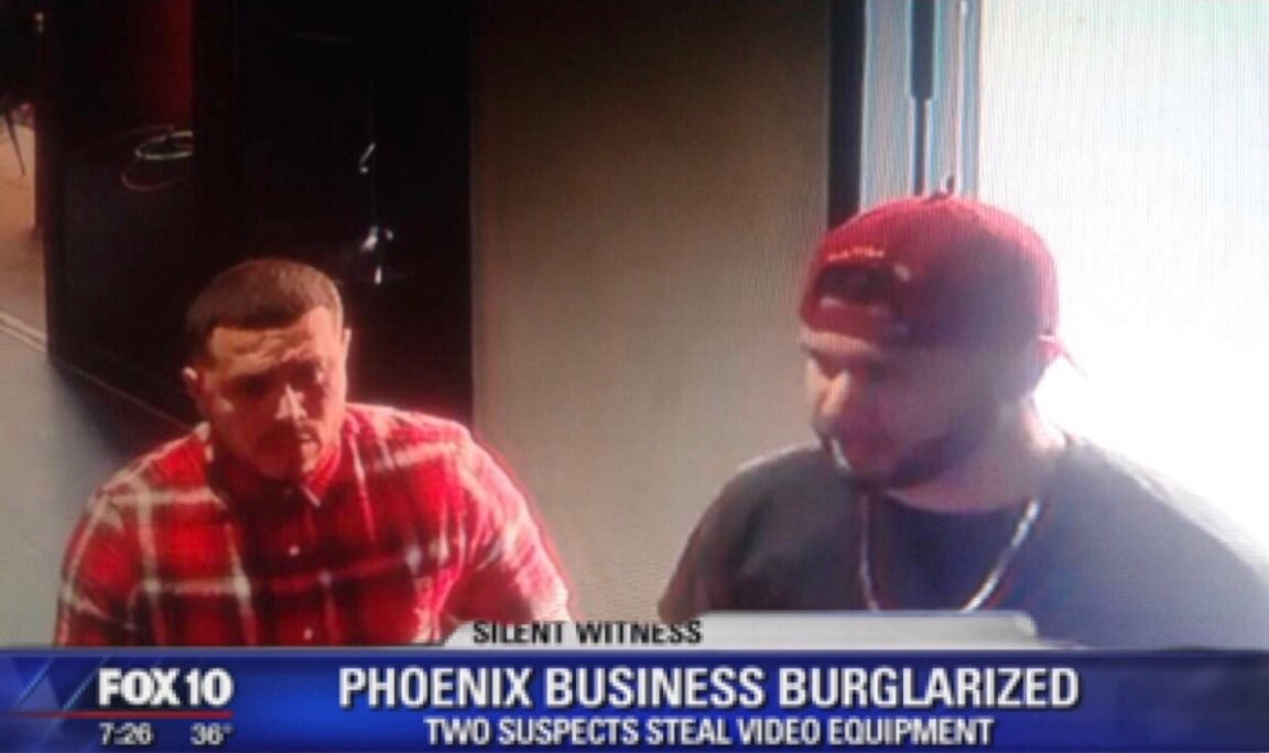 CrownNoKing's tweet photo. Breaking: Two suspects sough after a string of robberies targeting electronic stores. @fox11news https/:https://t.co/Z6uNe9ySd3 https://t.co/jQy65FraV9