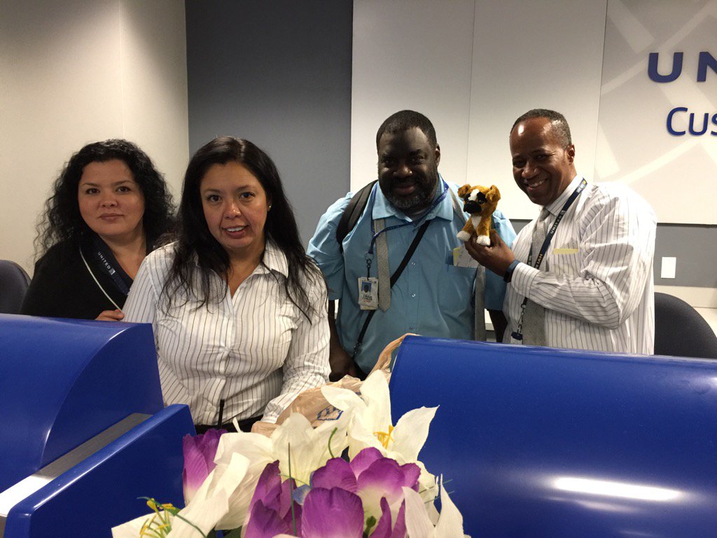 UAPolly1986's tweet photo. Working late night! Almost 0200 and all smiles taking care of customers. https://t.co/yN1cOS12Z2
