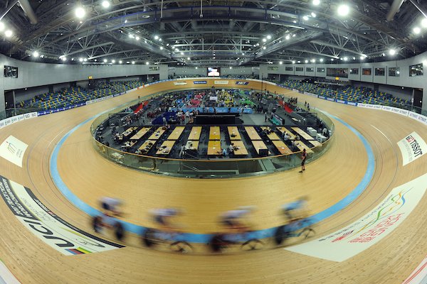 344 riders🚴from 41 nations are competing in Hong Kong🇭🇰for #TWC2017 
Who do you support? 🌈