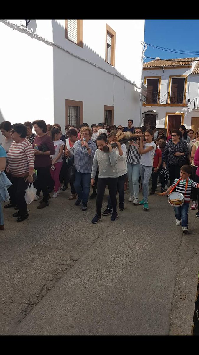 Vía crucis con la imagen que nuestras hermandad ha donado para presidir el altar de la capilla del cementerio.