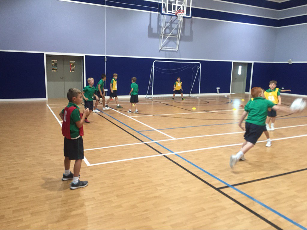 RanchesPS_PE's tweet photo. Handball being delivered on the curriculum to Y4/5 with pupils being used as officials during games! https://t.co/lrpIoszo3s