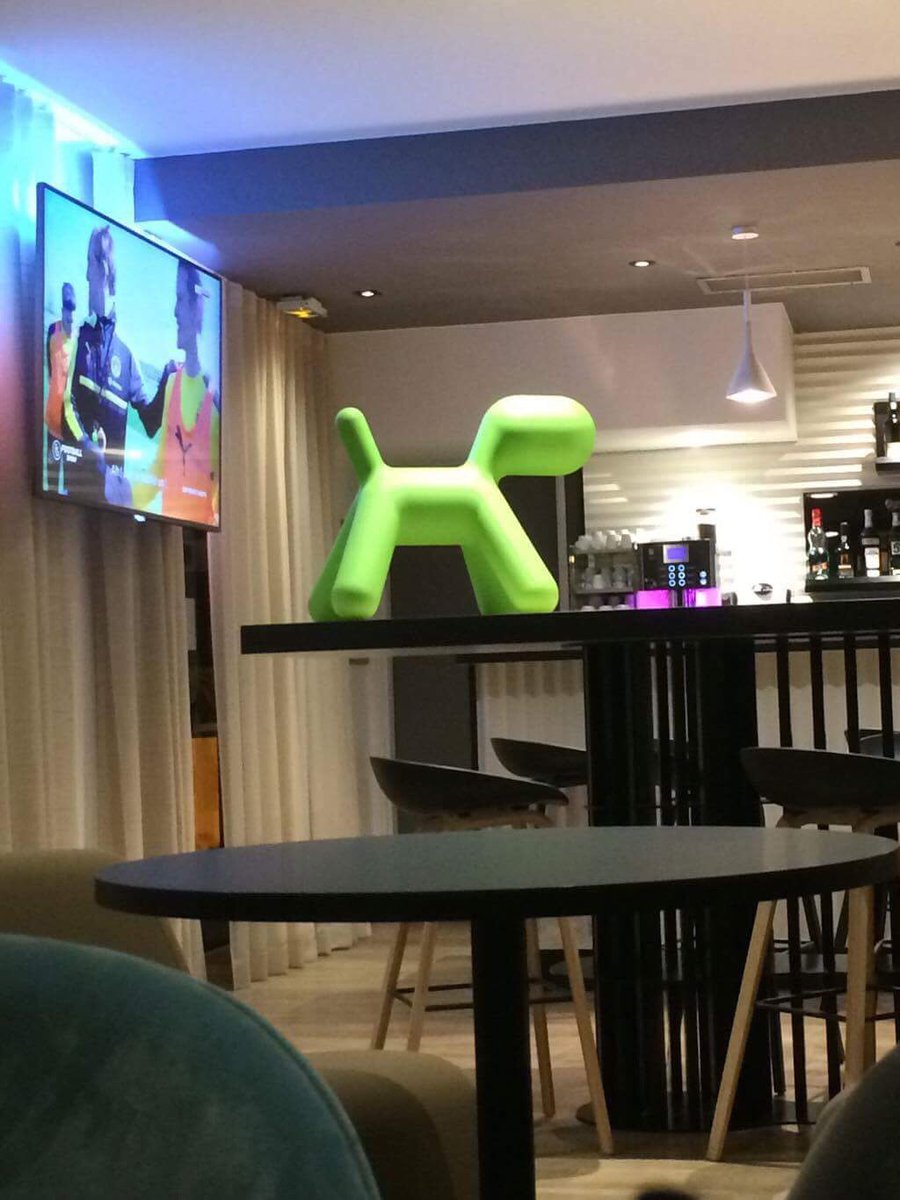 so i'm in this hotel and i found ketchup hes changed colour though