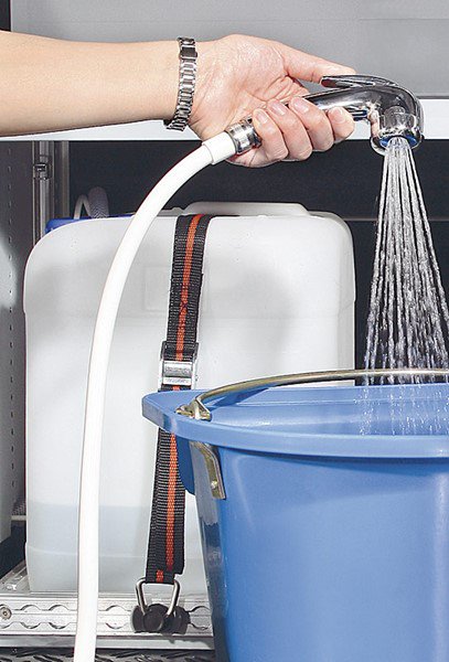 RoadRanger_Ita's tweet photo. Need fresh water ?  RoadRanger Water canister  12 or 20 liter capacity including electric pump and shower. https://t.co/kEU0cZ5M7b https://t.co/ZTkSJe1JUs