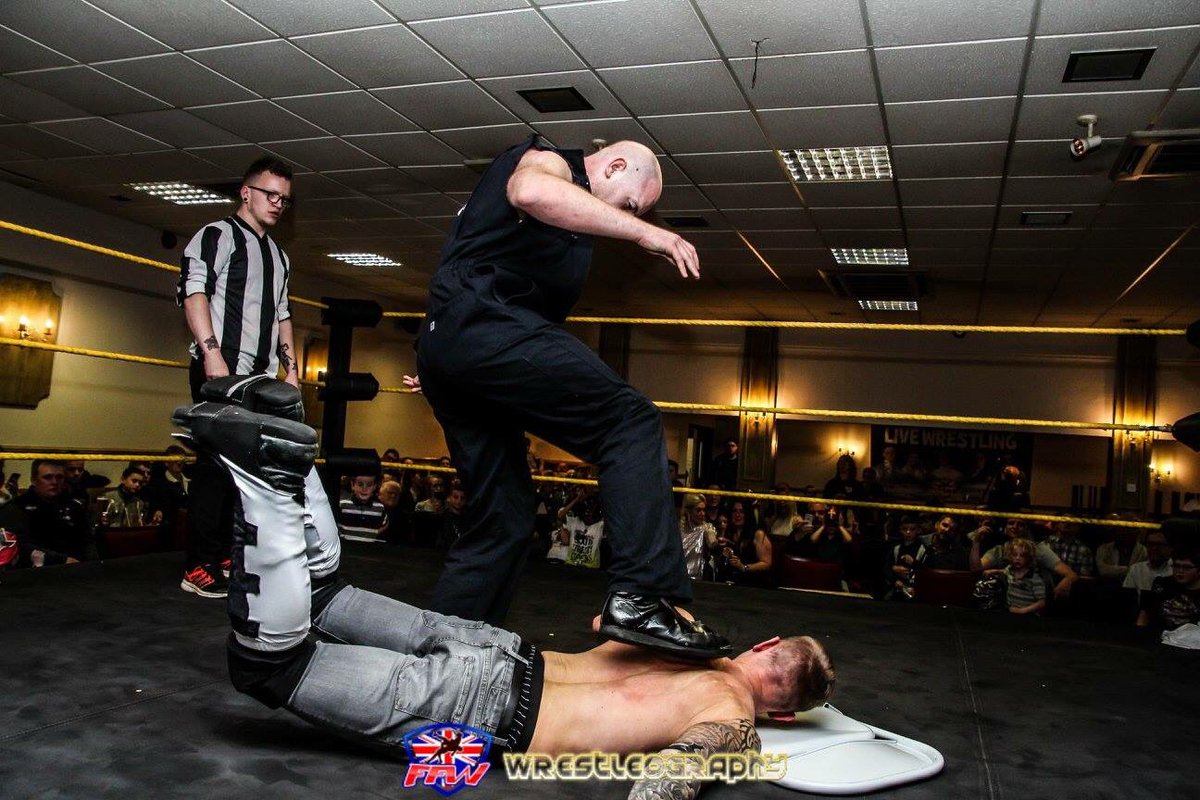 hotshotjoeysco1's tweet photo. Some pics from my street fight with @DamienBlackKSW @wrestleography https://t.co/9gsIPNhuLP