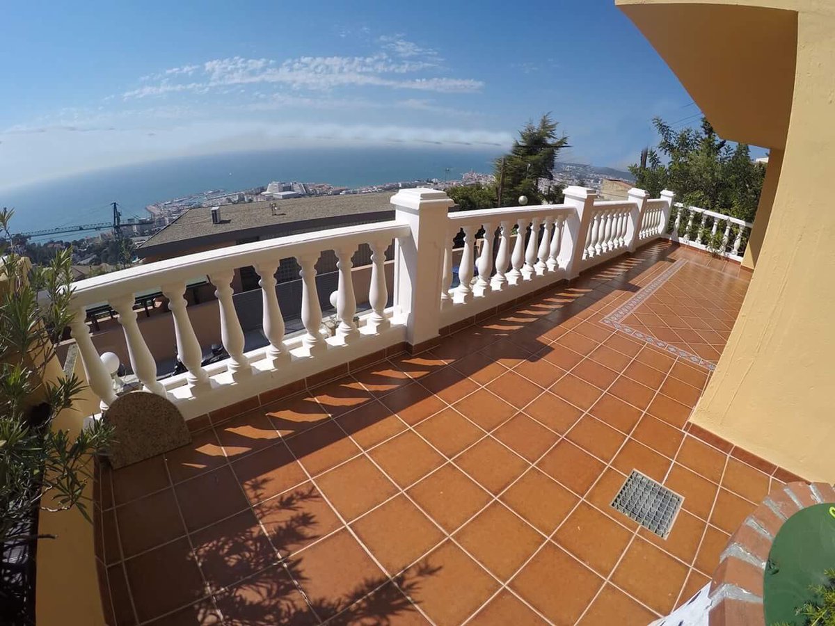 keystarsitges's tweet photo. #europe #inmobiliaria #keystar #seaside #seaviews #realestate #realestateagent #rental #sitges #piso #pisoenalquiler #catalunya #spain https://t.co/nNlGiIehvU