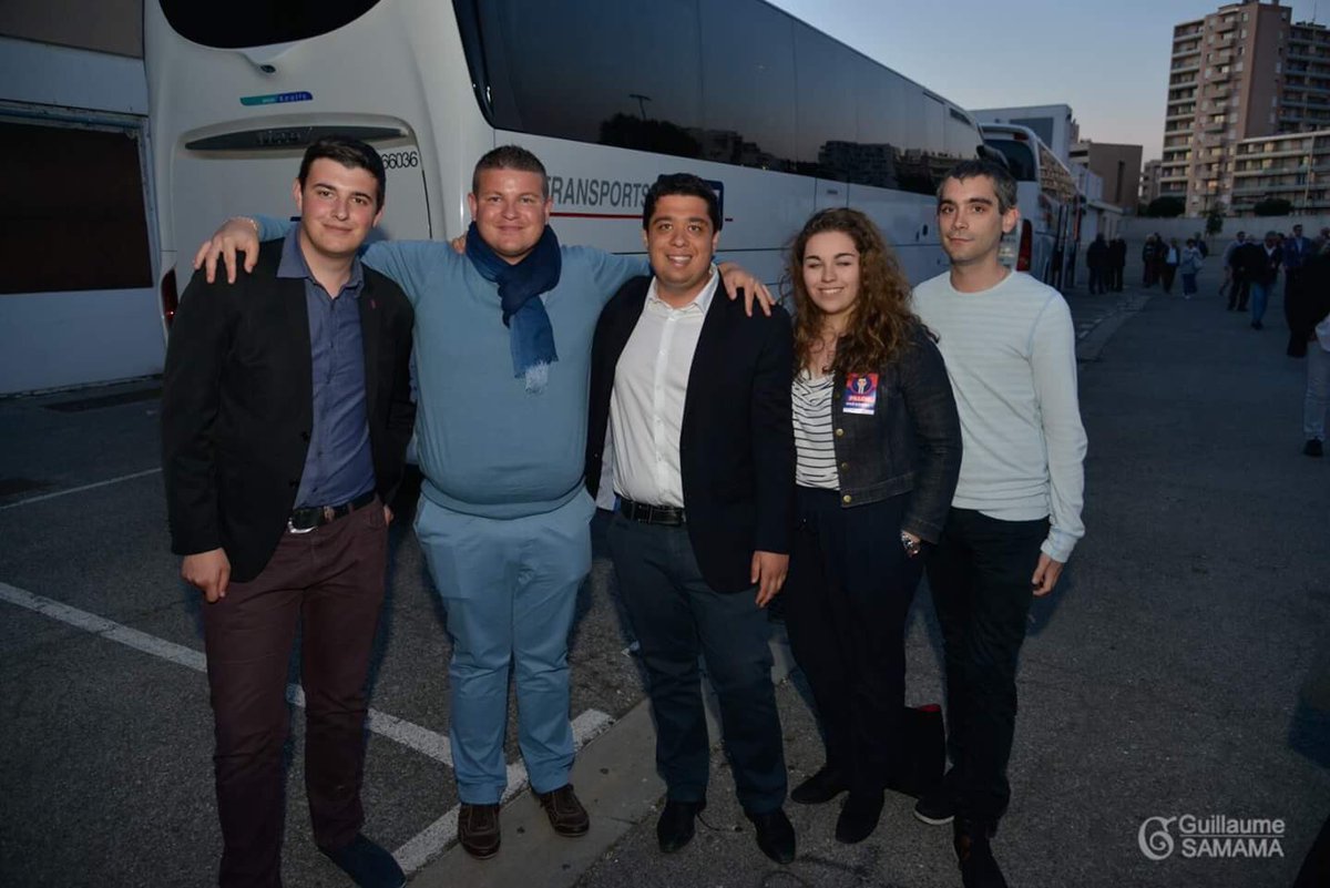 JeunesRep84's tweet photo. Les #JR84 plus déterminés que jamais hier soir lors du meeting de @FrancoisFillon à #Marseille ! https://t.co/FRjP3ONMT2