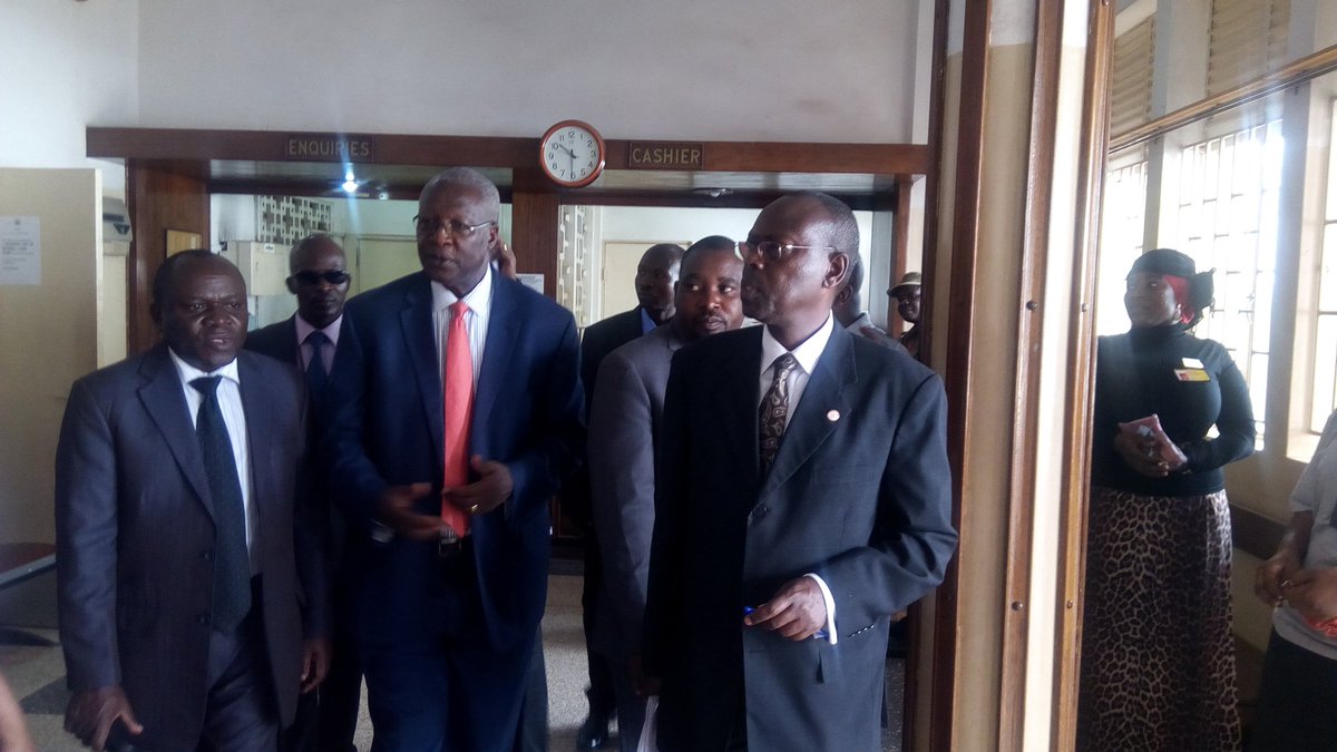 JudiciaryUG's tweet photo. Chief Magistrate of Buganda Road Court, Karemani Jameson takes the Chief Justice around the court premises #CourtOpenDay https://t.co/9CJuZjNM3T