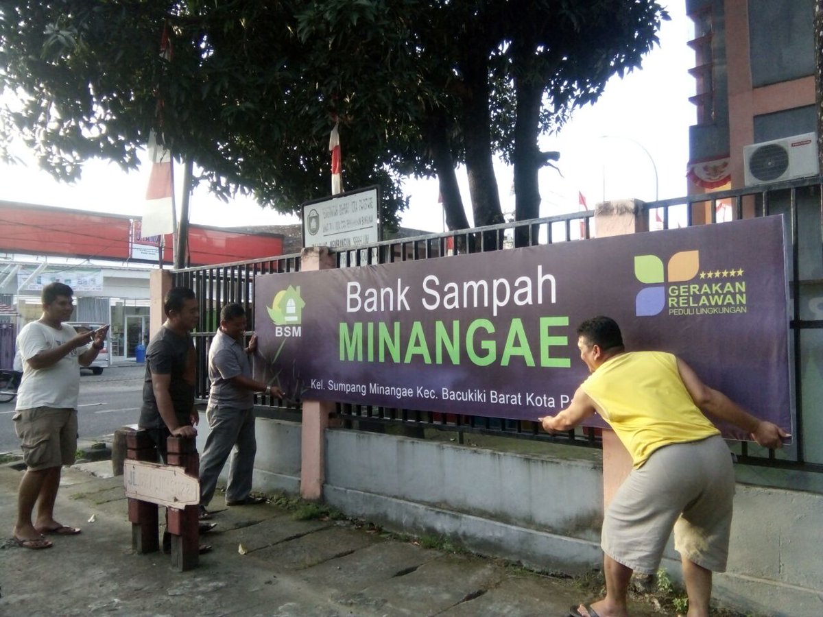 ccdpifad's tweet photo. Rintisan https://t.co/OPl2vT2PhQ Sampah oleh Kelompok PSDA di Kelurahan Sumpang Minangae. PAREPARE @DitjenPRL @satyamurti @susipudjiastuti https://t.co/HGJ4qK2AyV