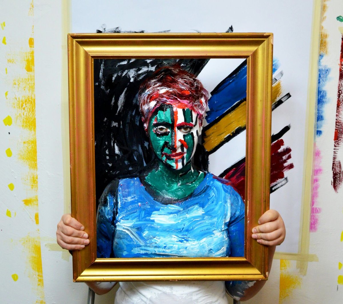 Apulia. Bitonto. There is a visionary artist, Vito Francone . The body like the canvas.The canvas breathes and it has a heart.