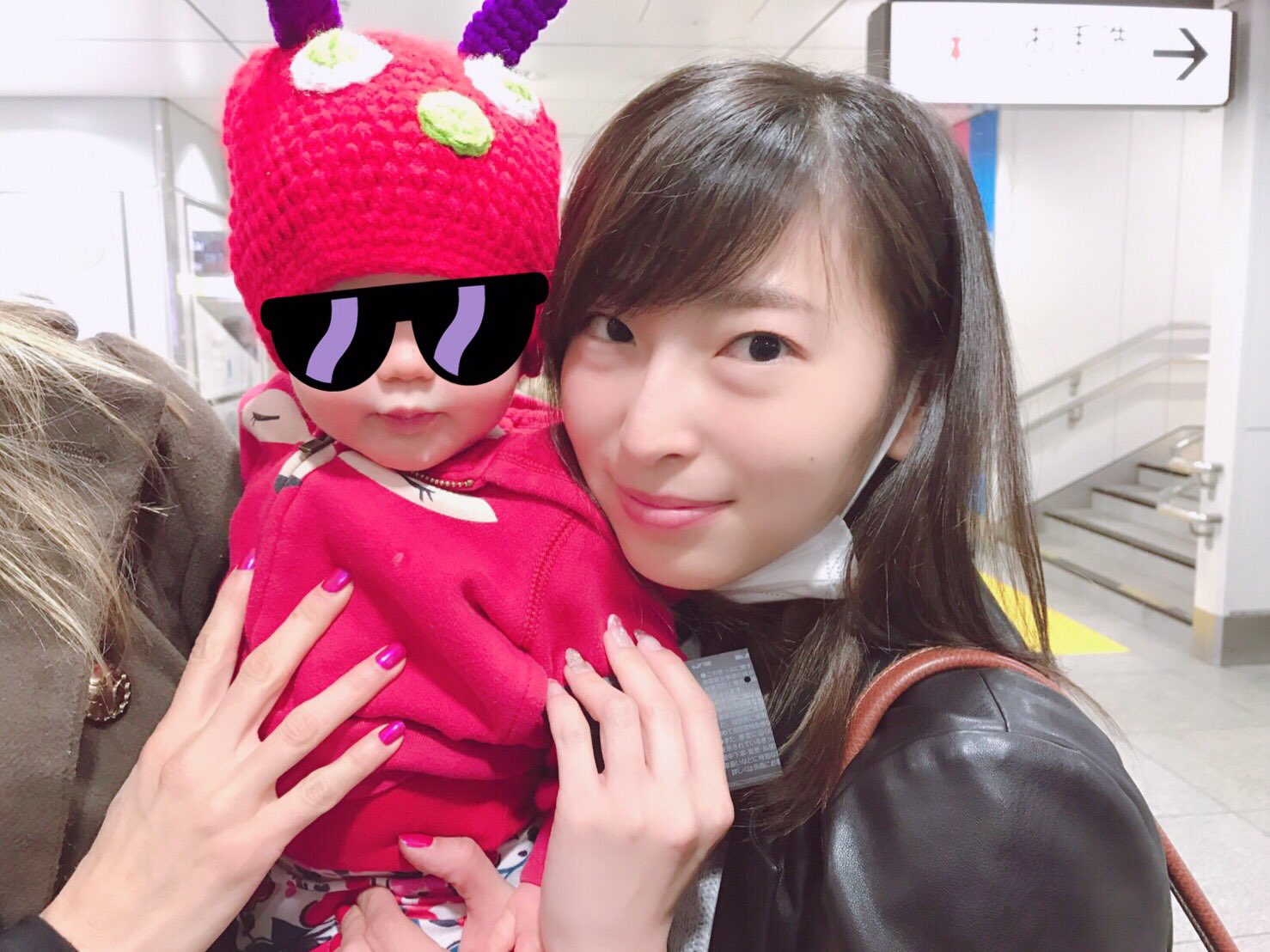大矢真那 Al Twitter すごい可愛い外国の赤ちゃんと駅で友達になった T Co Flycg3ajzs Twitter