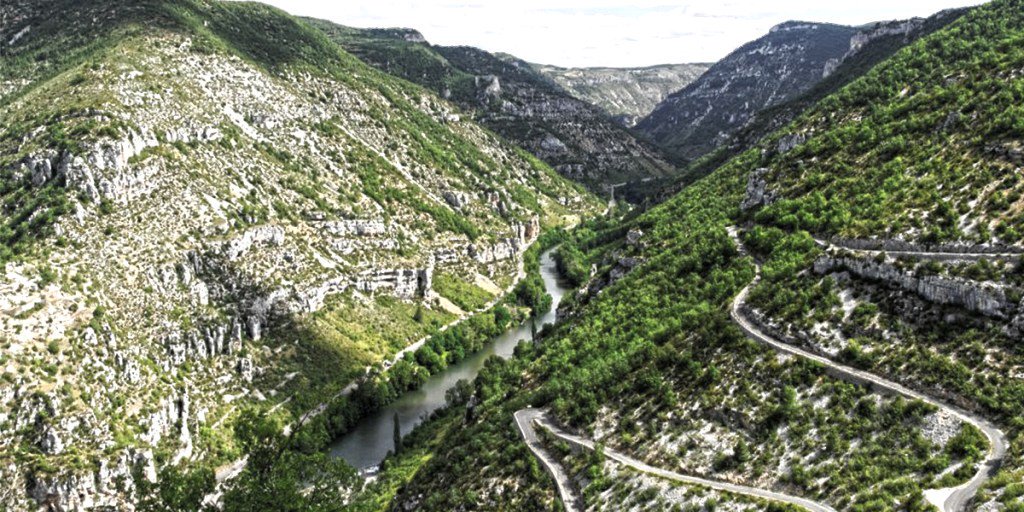 UniversalRiders's tweet image. OUR 10 BEST SECRET FRENCH ROADS ln.is/x4H3R