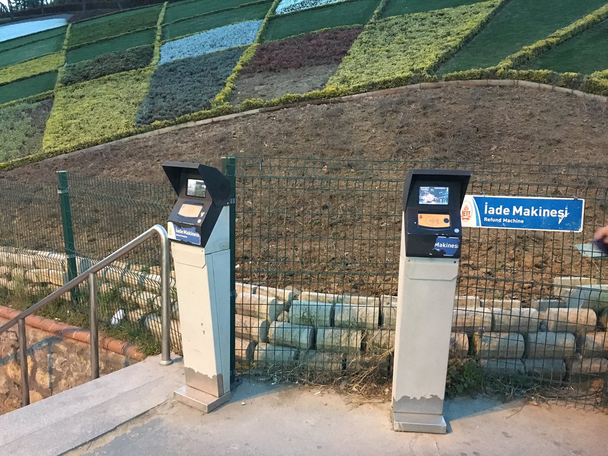 asfaltosman's tweet photo. Burası Boğaziçi köprüsü metrobüs çıkışı. Buradan başlayıp, detaylandırarak ülkedeki sağ siyasetin hızlı iş yapma sevdasından bahsedeceğim. https://t.co/tqub3CmaZT