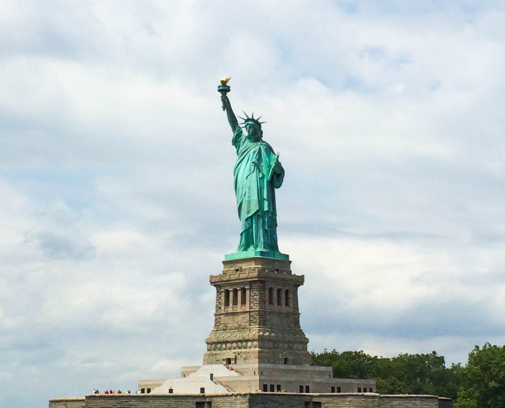 ArchivesofAdv's tweet photo. Here are the 10 things you should know before visiting the Statue of Liberty https://t.co/yXXZJiRvoG #travel #nyc https://t.co/iqhDfGmW2j