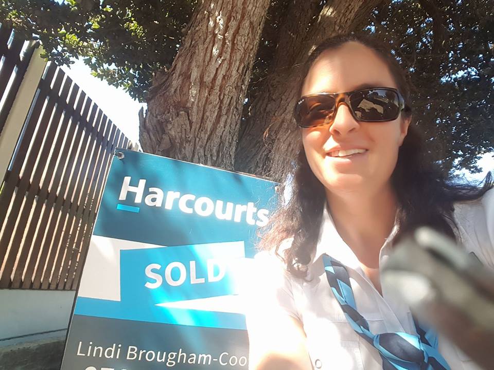 TwoOceansRealty's tweet image. Another property SOLD by our agent Lindi Brougham-Cook.
Well done.