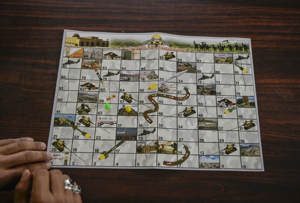 ahmed707's tweet image. على غرار اللعبة الشهيرة "السلم والثعبان" لعبة "الوصول إلى القدس" تثير غضب إسرائيل وهي من صنع شاب فلسطيني من #غزة .